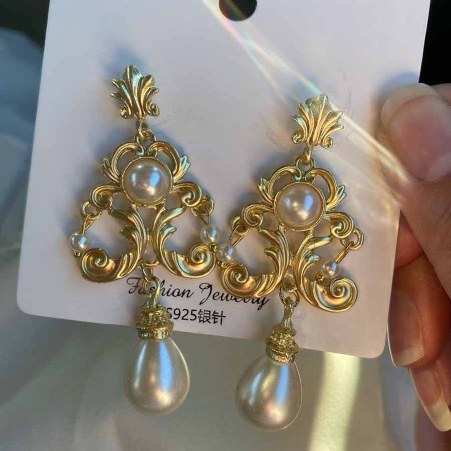 Retro Luxury Baroque Bride Ear - Vintage Collectible Figures recension och pris