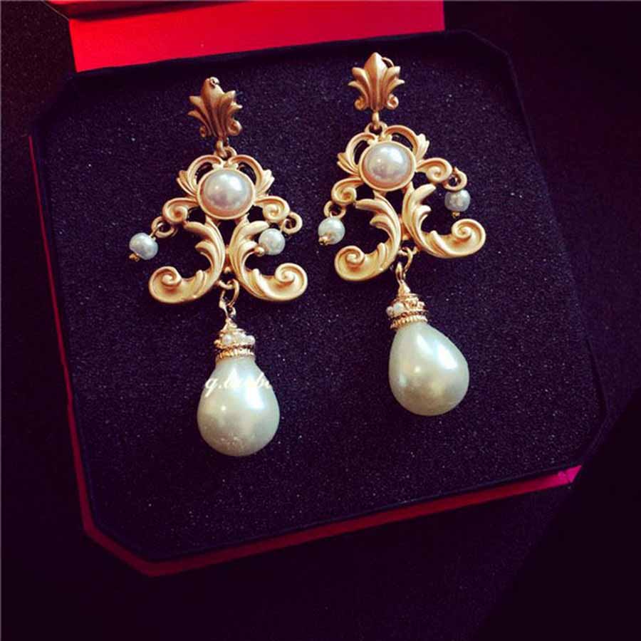 Retro Luxury Baroque Bride Ear - Vintage Collectible Figures recension och pris